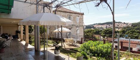 Quarto casal (Double Room with Terrace and Partial ) | Terraço/pátio