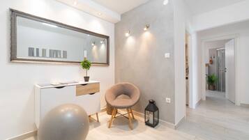 House (Five Bedroom House with Terrace and S) | Interior