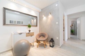 House (Five Bedroom House with Terrace and S) | Interior