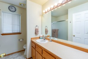 Shower, hair dryer, towels