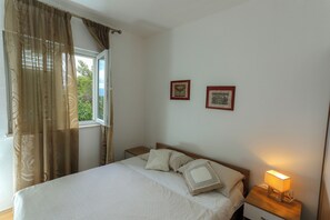 Apartment (One Bedroom Apartment with Terrace (S) | 1 bedroom, free WiFi - Apartment Freni (Supetar)