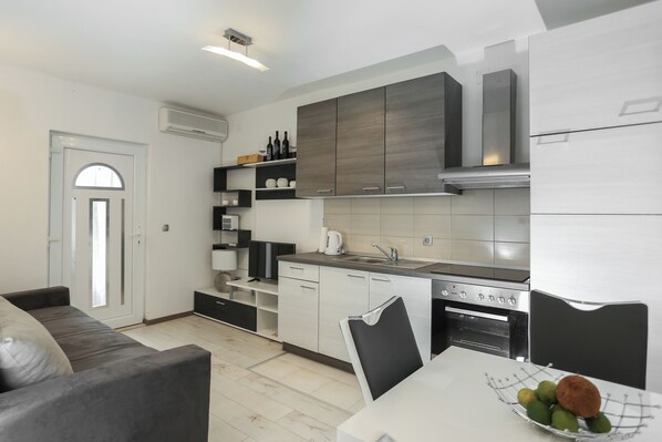 Private kitchen - Apartment Freni (Supetar)