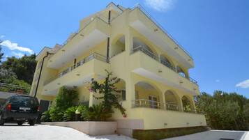 Apartment (Two Bedroom Apartment with Sea View T) | Exterior
