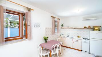 Apartment (Sea House 1) | Private kitchen | Fridge