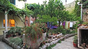 Căn hộ (Two bedroom Garden House) | Vườn