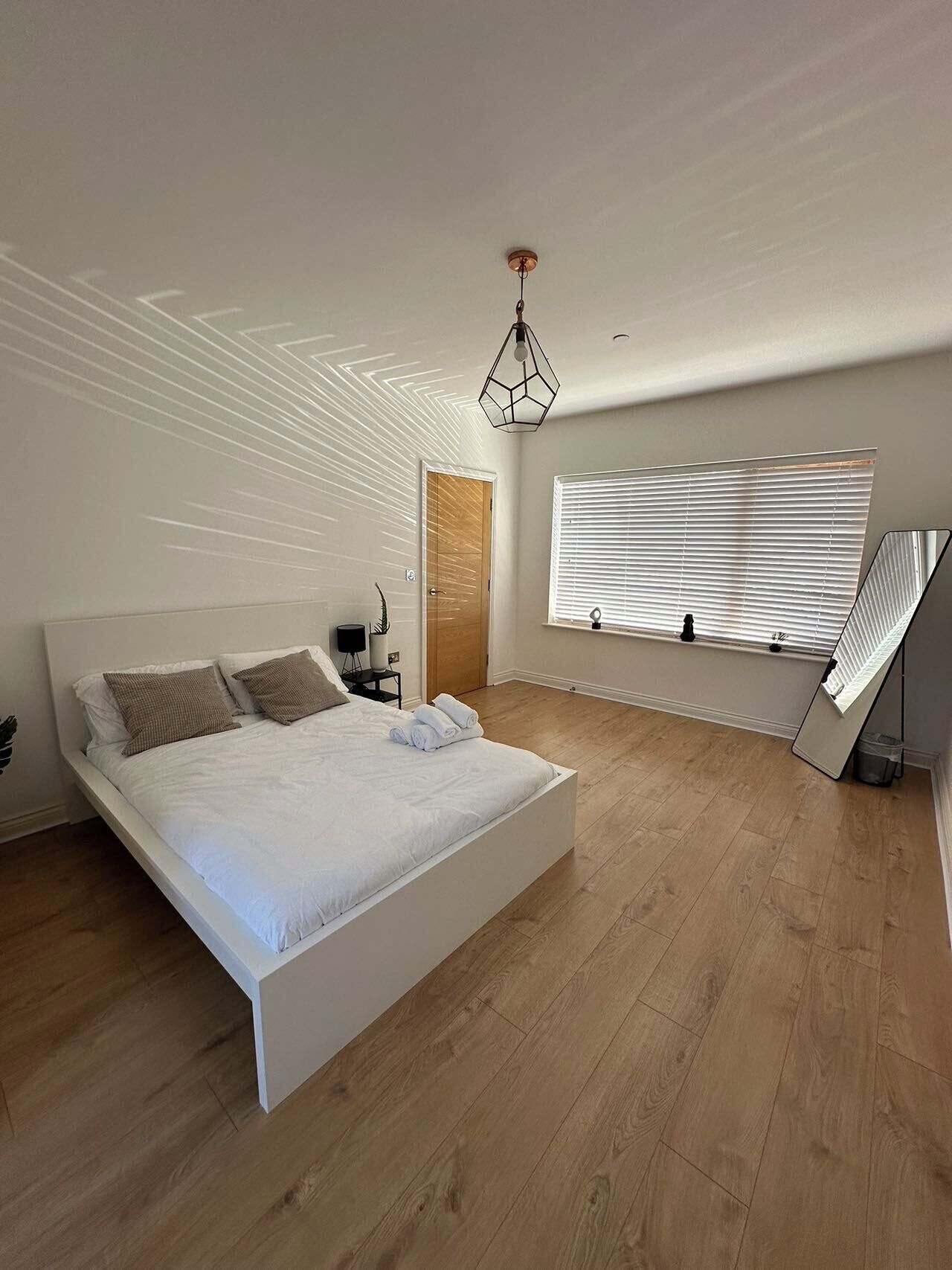 4 bedrooms, iron/ironing board, free WiFi, bed sheets