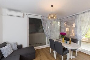 Leilighet (Apartment Hitri - One Bedroom Apartme) | Spisestue