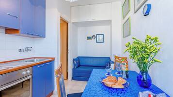 Studio (Studio Apartment Ecija (ST)) | Ruang makan