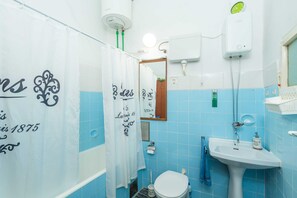 Apartment (One-Bedroom Apartment) | Bathroom