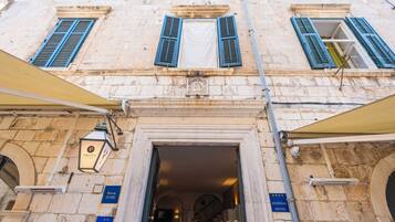Apartment (One-Bedroom Apartment) | Exterior