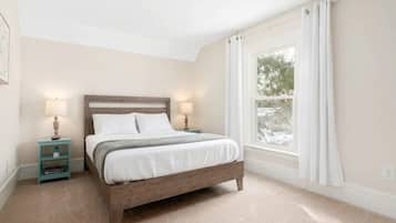 2 bedrooms, desk, travel crib, WiFi