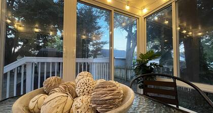 Walk to Notre Dame! Harter Heights Hideaway