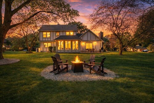 Spacious 6-Bed Luxury Home Near Notre Dame