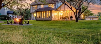 Spacious 6-Bed Luxury Home Near Notre Dame