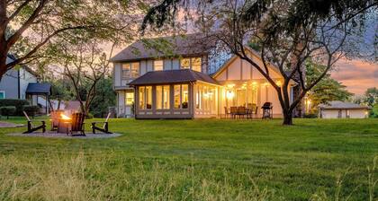 Spacious 6-Bed Luxury Home Near Notre Dame