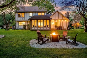 Property grounds - Spacious 6-Bed Luxury Home Near Notre Dame (Granger)