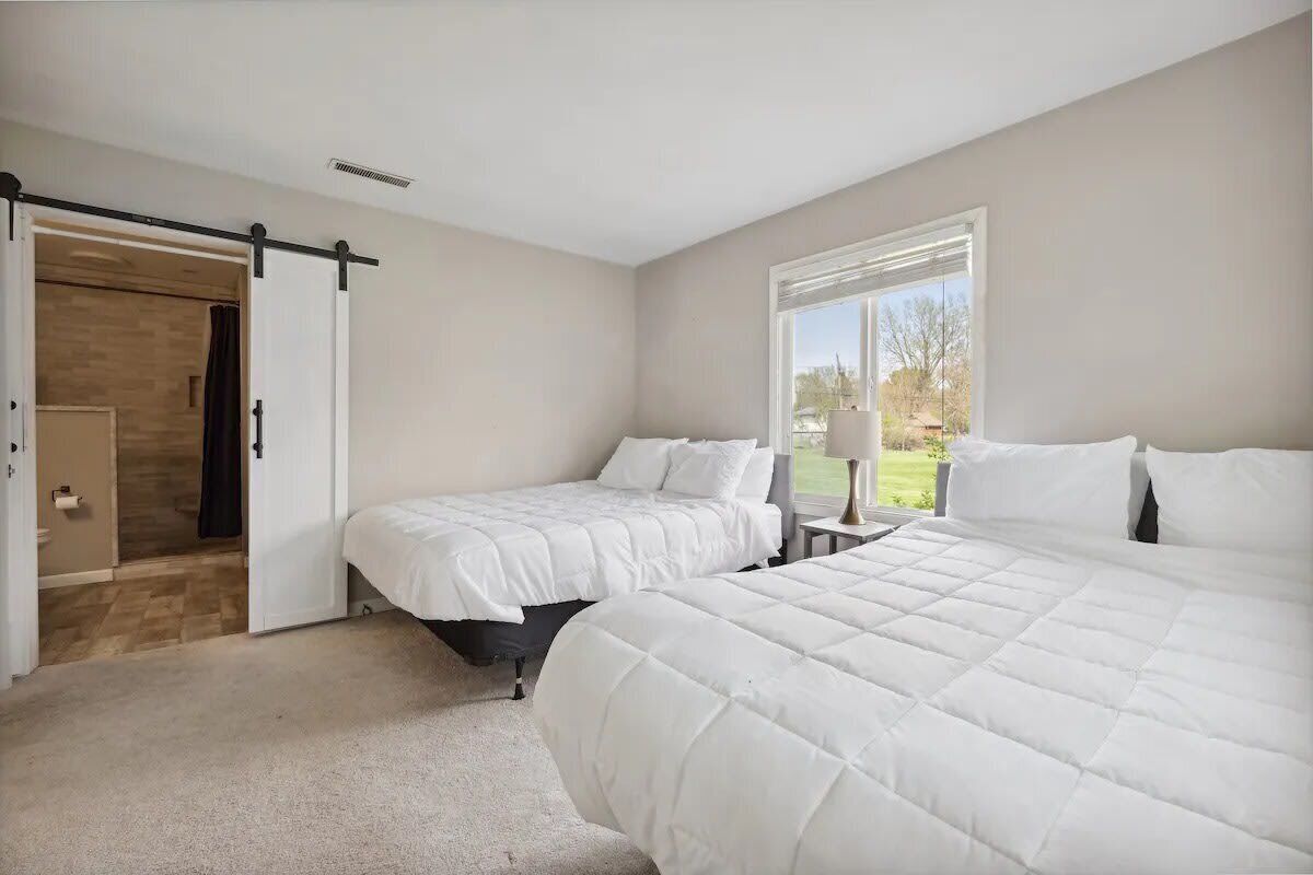 4 bedrooms, desk, iron/ironing board, WiFi