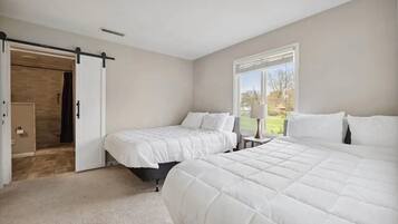 4 bedrooms, desk, iron/ironing board, WiFi