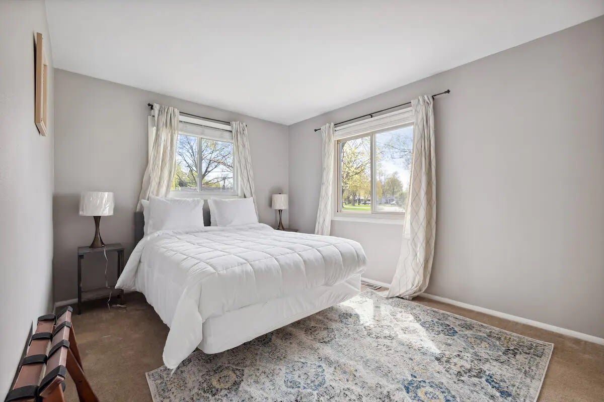 4 habitaciones, escritorio, tabla de planchar con plancha y wifi 