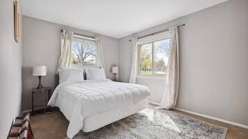 4 bedrooms, desk, iron/ironing board, WiFi