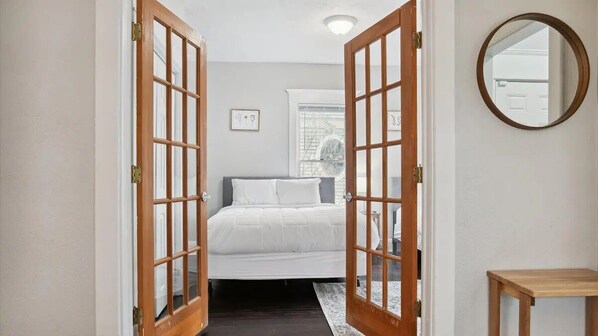 4 makuuhuonetta, työpöytä, silitysrauta/-lauta, Wi-Fi