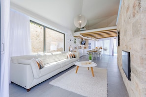 Villa (Two Bedroom Holiday House with Pool) | Living room