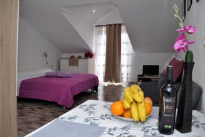 Studio (Studio Apartment with Balcony and Sea) | Living room - Apartment Danijela Mljet (Mljet)