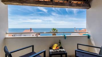 Estúdio (Studio Apartment with Balcony and Sea) | Sacada