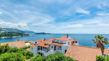 Estúdio (Studio Apartment with Balcony and Sea) | Vista da propriedade