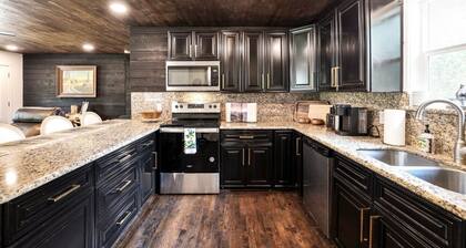 Fayetteville & Round Top, serene country cottage!!