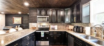 Fayetteville & Round Top, serene country cottage!!