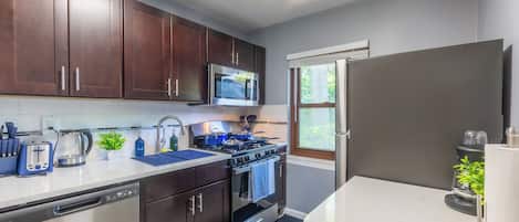 Fridge, microwave, oven, stovetop