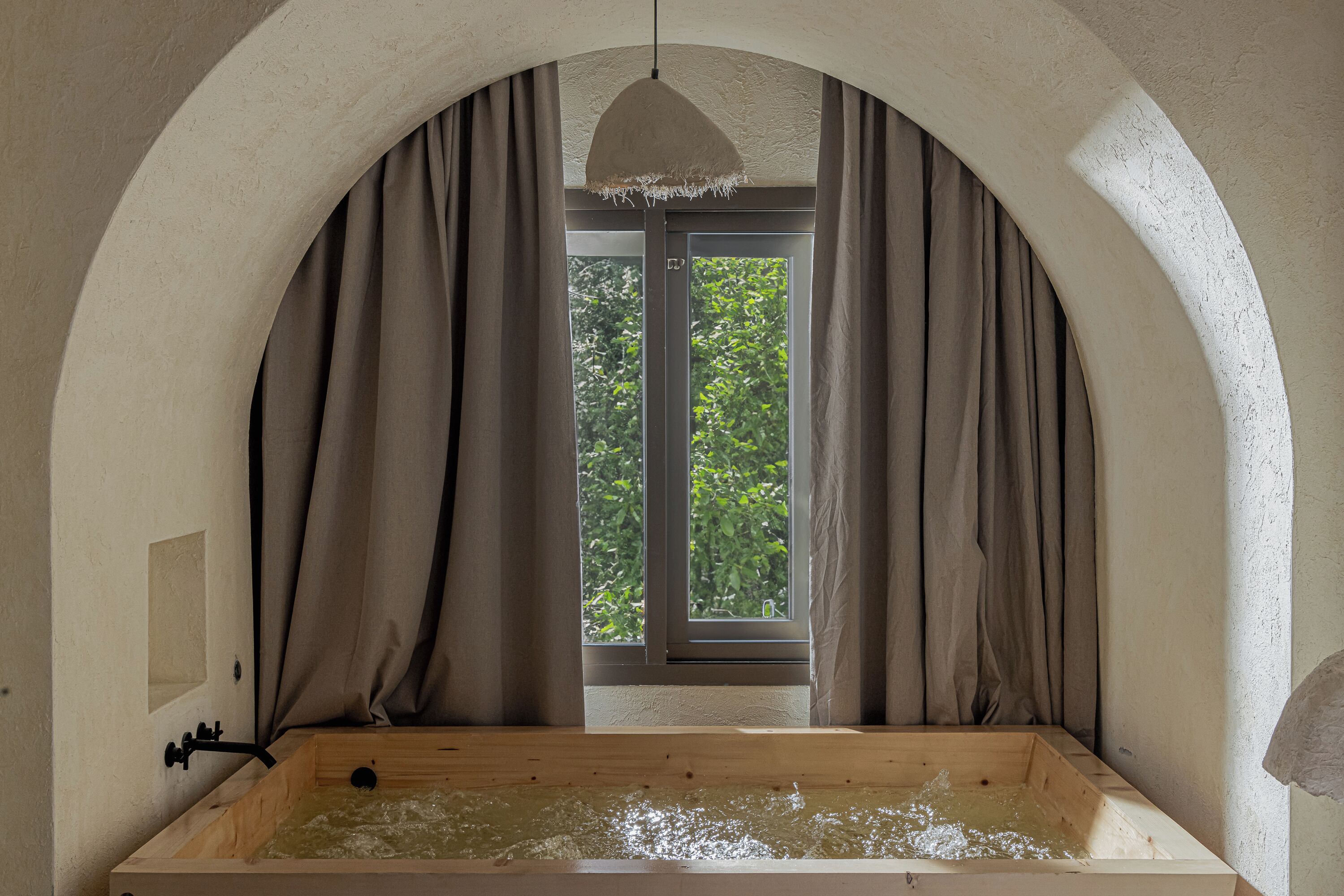 Indoor spa tub