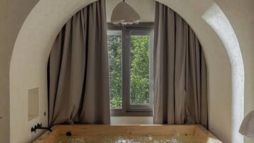 Indoor spa tub