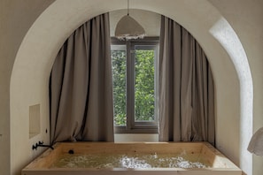 Indoor spa tub - Serab Residencia (Jounieh)
