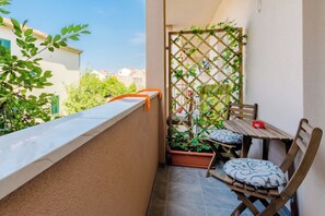 Apartment (Two Bedroom Apartment with Balcony (M) | Balkon
