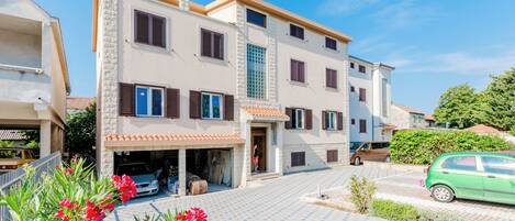 Appartement (Two Bedroom Apartment with Balcony (M) | Extérieur