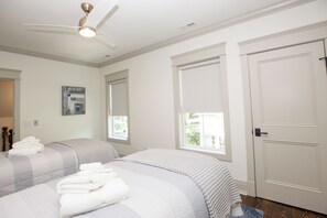 4 bedrooms, desk, iron/ironing board, free WiFi