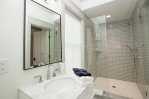 Shower, hair dryer, towels