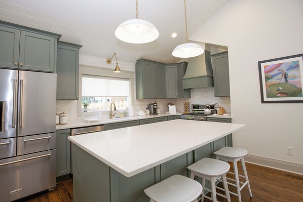 Fridge, microwave, oven, stovetop - Ace on Ashe - Home in Downtown Southern Pines (Southern Pines)