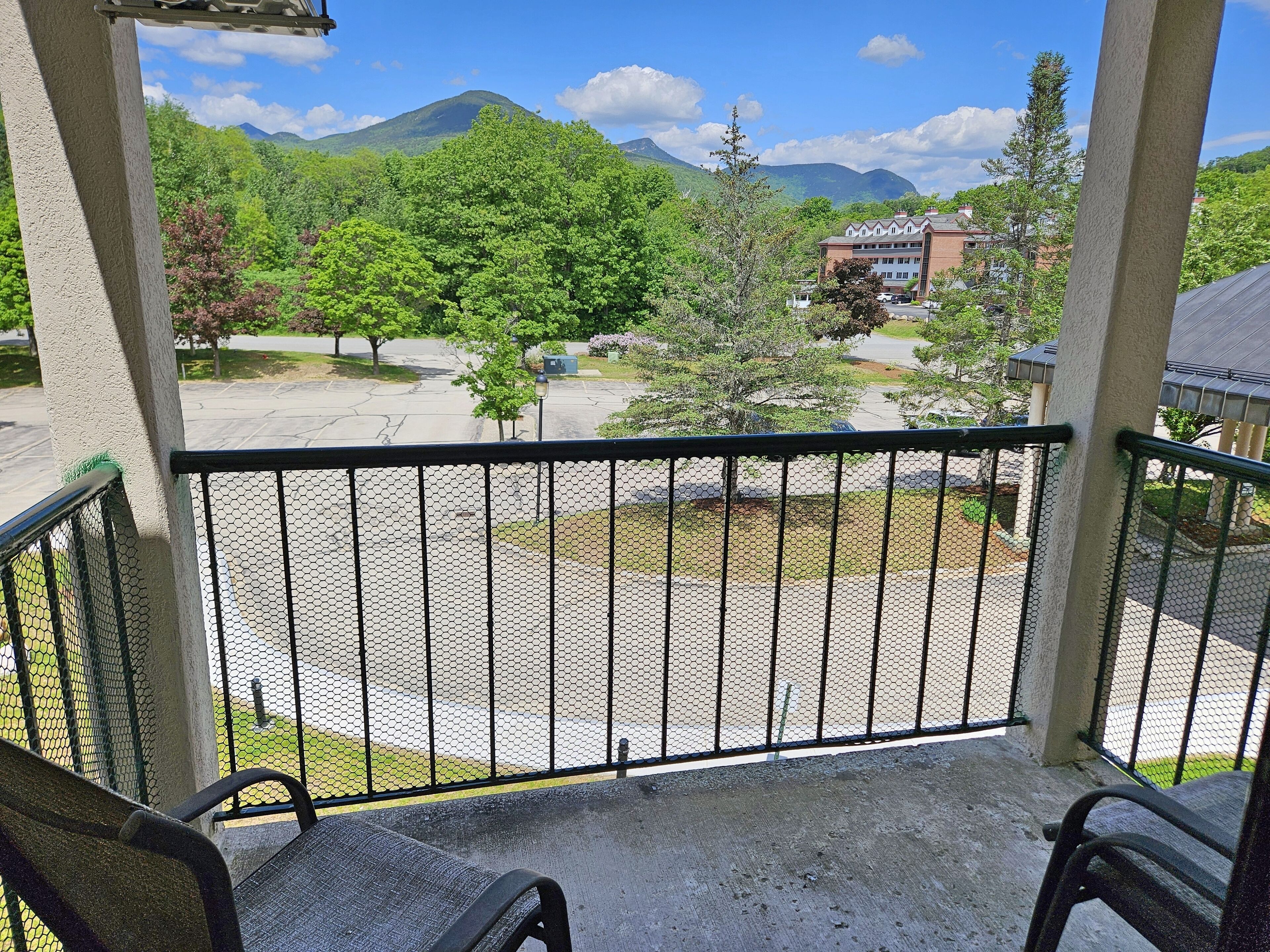G311AB - Managed by Loon Reservation Service - NH Meals & Rooms Lic# 056365