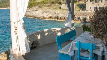 House (Two Bedroom Holiday Home with Sea Vie) | Terrace/patio