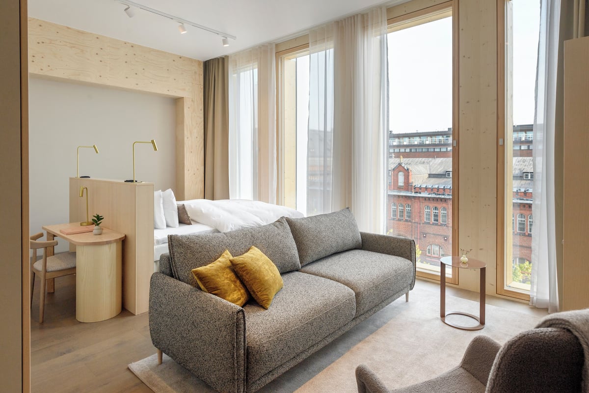 Room, 1 King Bed (Solo Supreme - extra bed possibility)