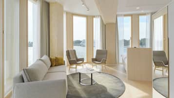 Junior Suite | Premium bedding, minibar, in-room safe, desk