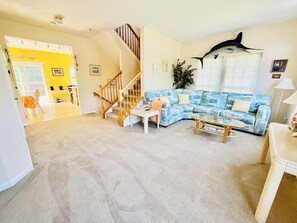 TV - Townhome with a community pool and sleeps up to 8 people! (OCEAN VIEW)