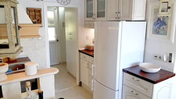 Apartamento (One Bedroom Apartment) | Cozinha privada | Geladeira