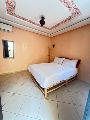 3 عدّة غرف نوم وواي فاي مجا نًا وملاءات أسرّة