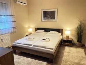 2 bedrooms, desk, iron/ironing board, travel crib