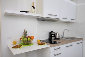 Departamento (One Bedroom Apartment with Terrace an) | Cocina privada | Refrigerador 