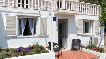 Apartment (One Bedroom Apartment with Terrace an) | Exterior